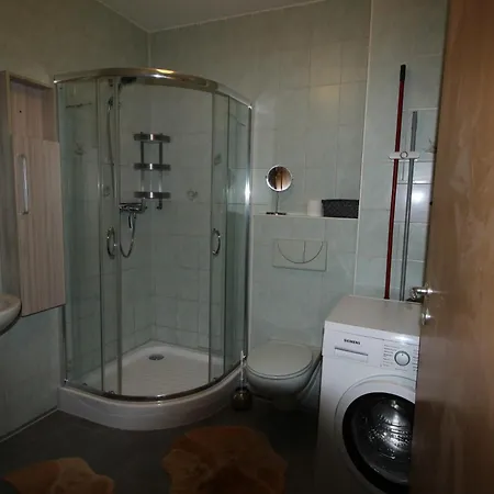 Helle 2zimmerwohnung Mit Grosser Kueche, 65m2, 4 Einzelbetten De, Pl, Eng *