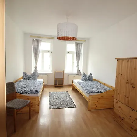 Helle 2zimmerwohnung Mit Grosser Kueche, 65m2, 4 Einzelbetten De, Pl, Eng Apartment